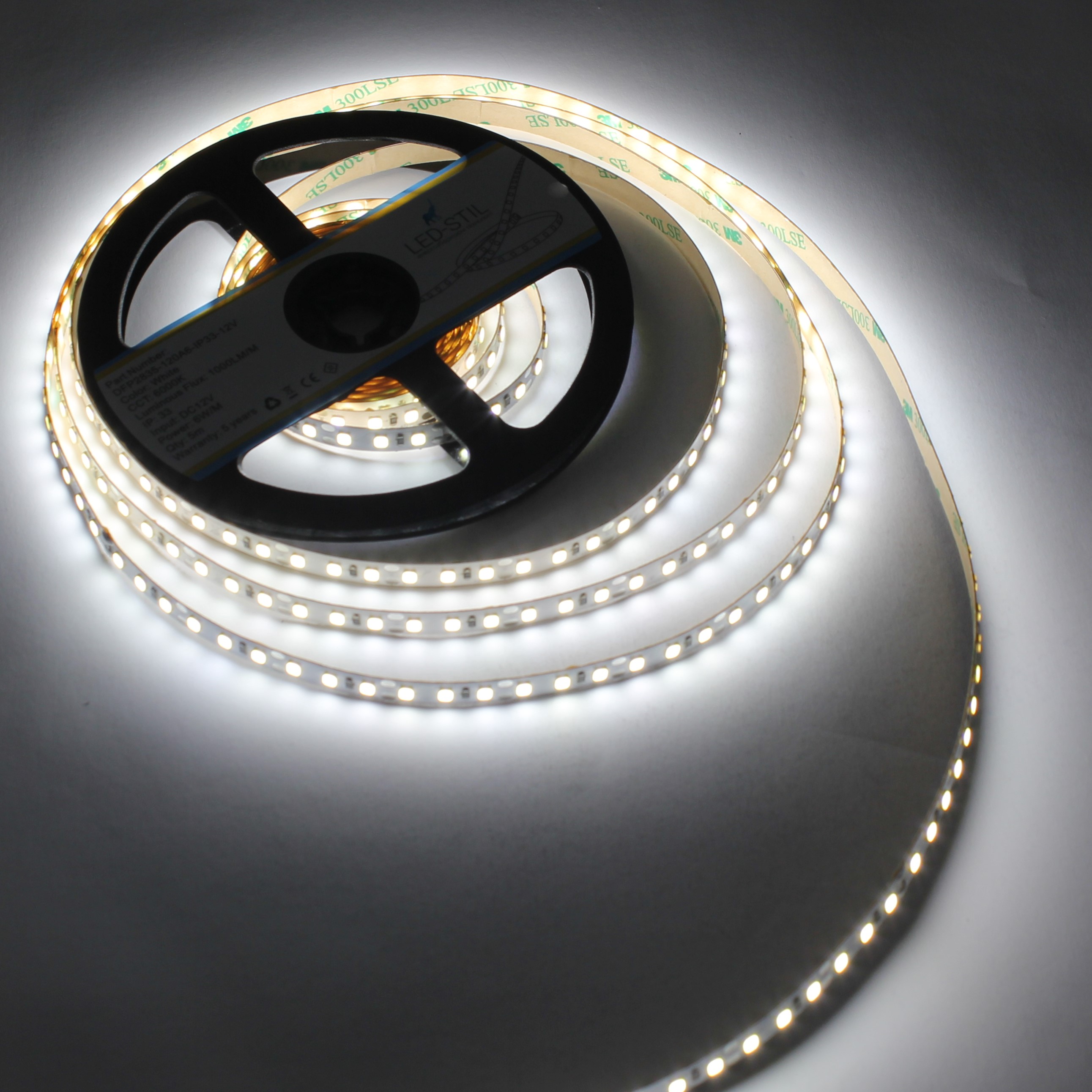 Світлодіодна стрічка LED-STIL 6000K 6 Вт/м 2835 120 діодів IP33 12 Вольт 1000 lm холодне світло