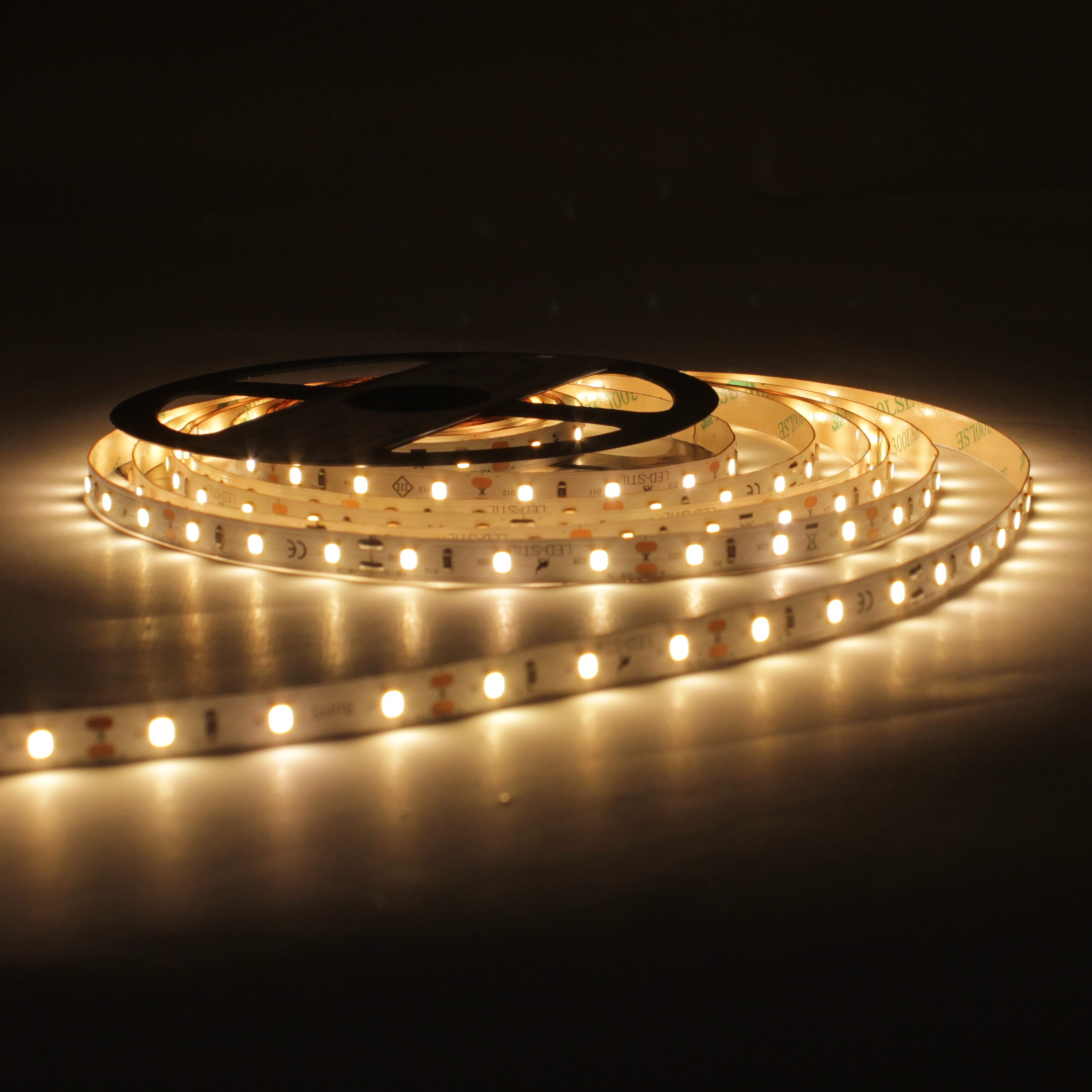 Світлодіодна стрічка LED-STIL 2700K 4,8 Вт/м 2835 60 діодів IP33 12 Вольт 450 lm тепле світло