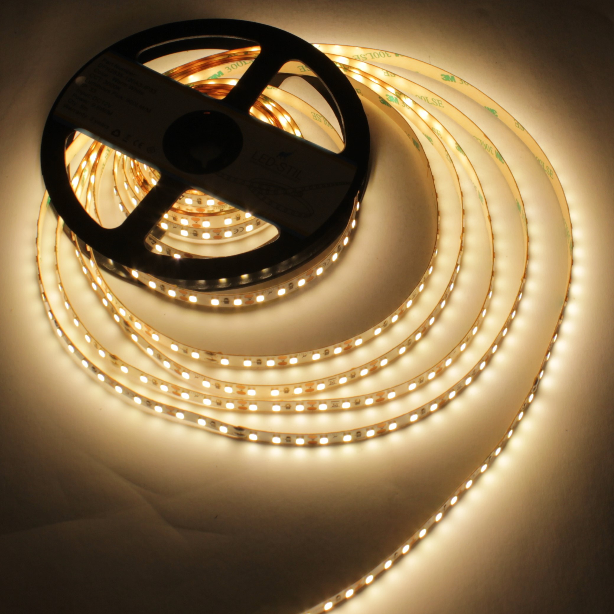 Світлодіодна стрічка LED-STIL 3000K 9,6 Вт/м 2835 120 діодів IP33 12 Вольт 900 lm тепле світло