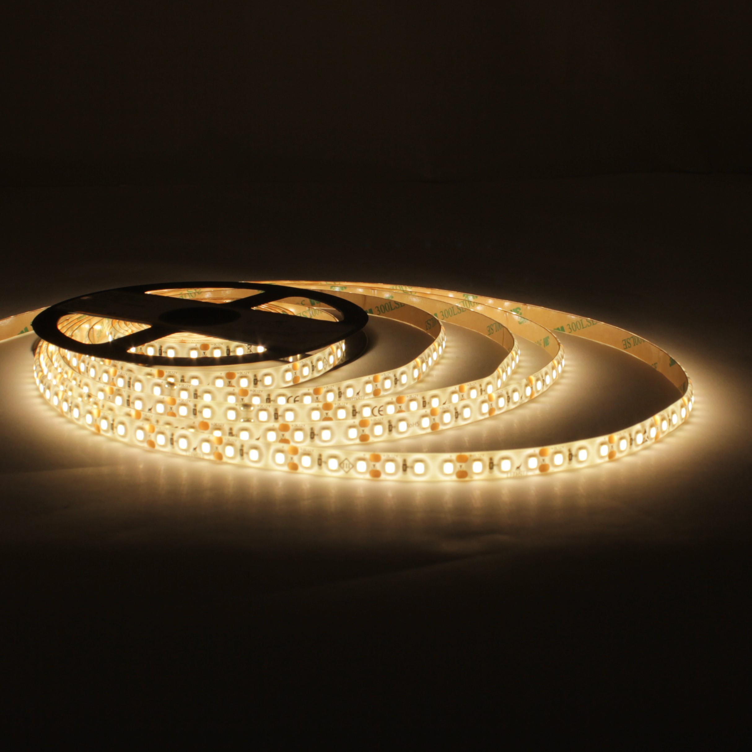 Світлодіодна стрічка LED-STIL 3000K 9,6 Вт/м 2835 120 діодів IP65 12 Вольт 900 lm тепле світло