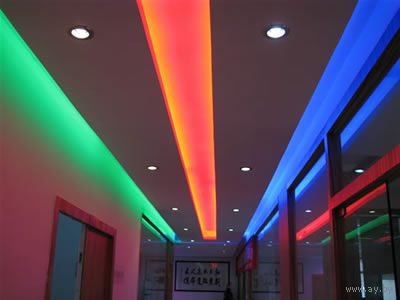 Світлодіодна стрічка RISHANG RGB, 11 Вт/м, 5050, 60 діодів., IP33, 24V, 280 лм, різнокольорова