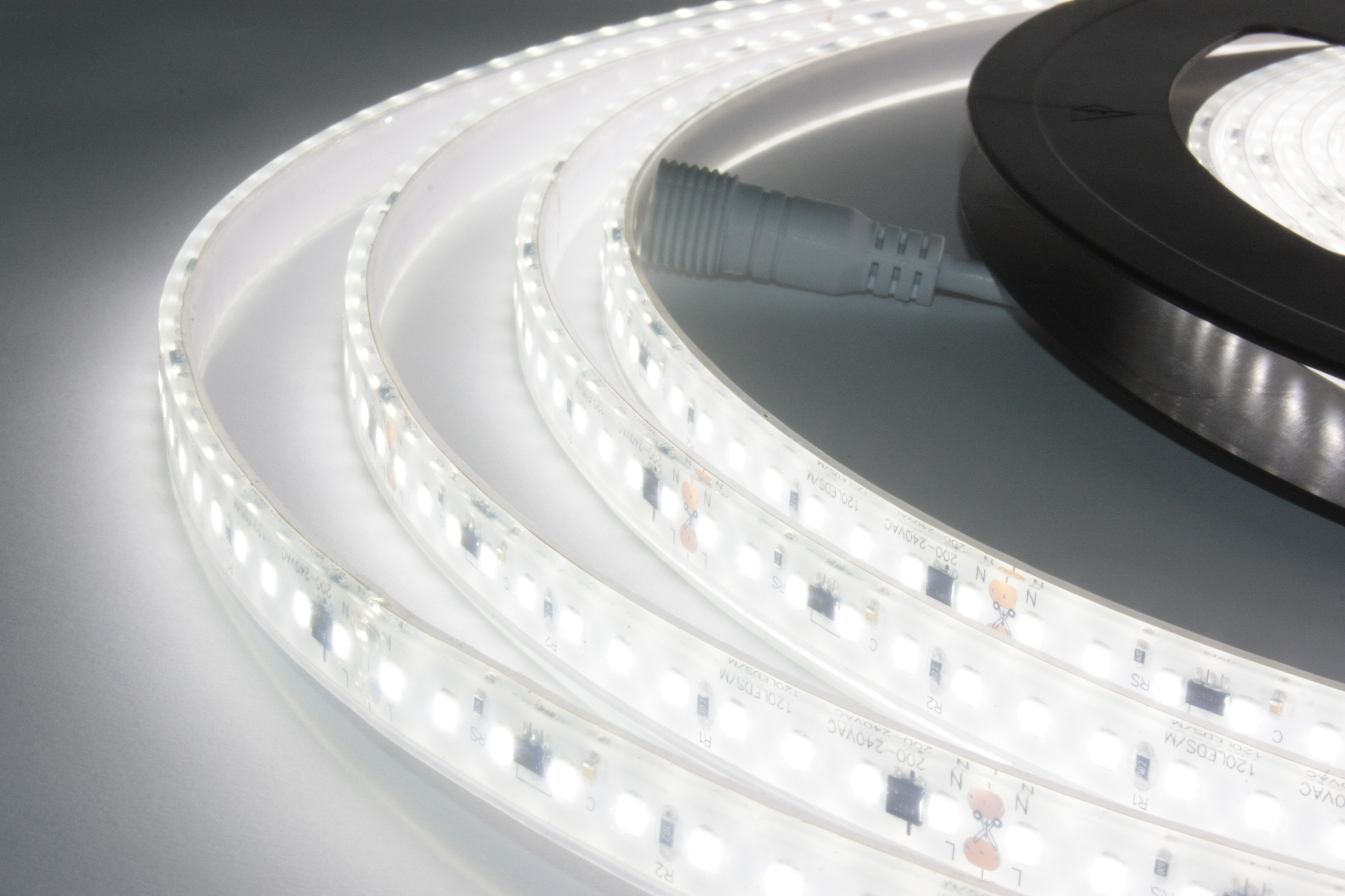 Світлодіодна стрічка LED-STIL 4000К, 17 Вт/м 2835 140 діодів IP68 220-240В 1400 лм нейтральне монохромне світло