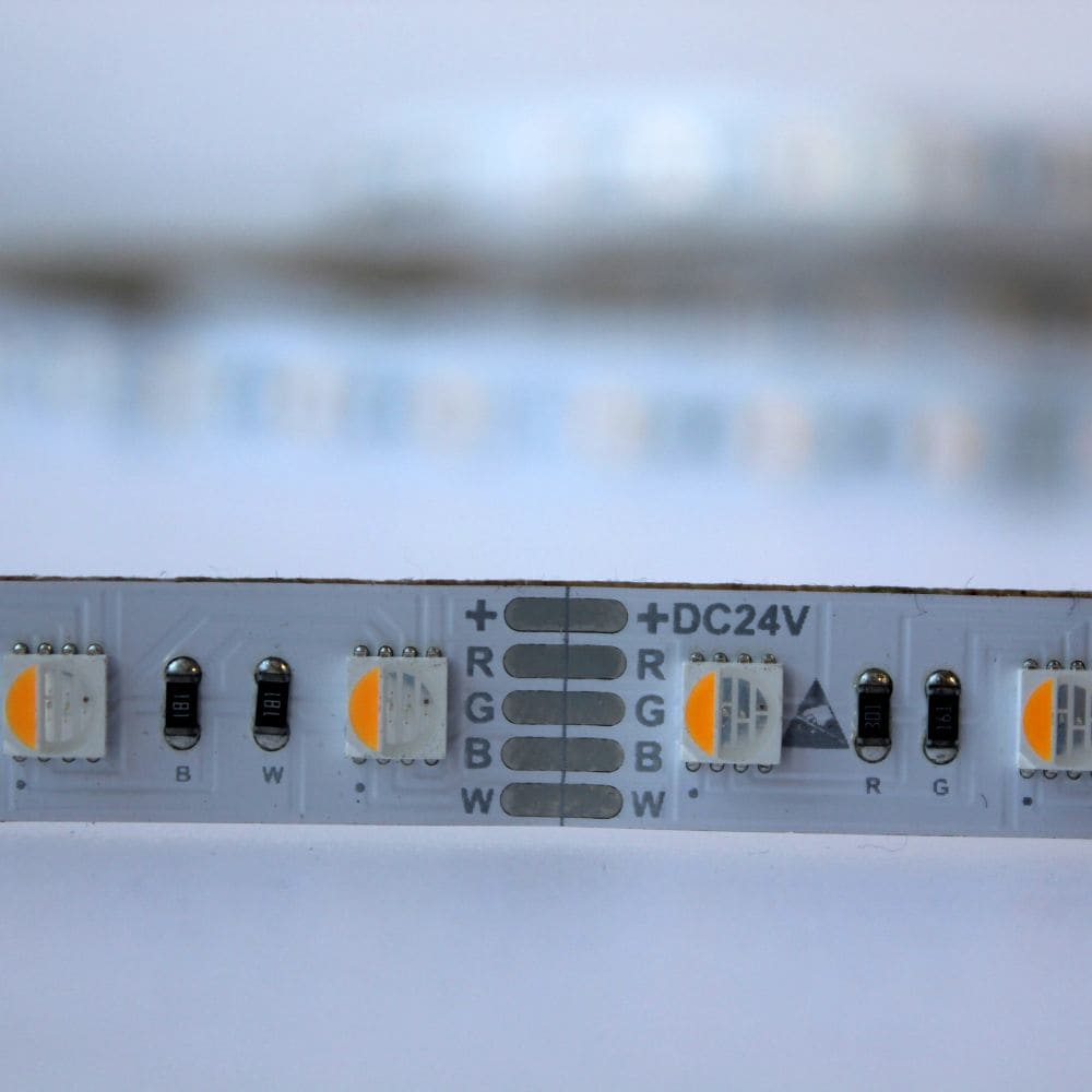 Світлодіодна стрічка RISHANG, RGBW (W2700K), 17,6 Вт/м, 5050, 60 діодів, IP20, 24V, 946 lm, різнокольорова