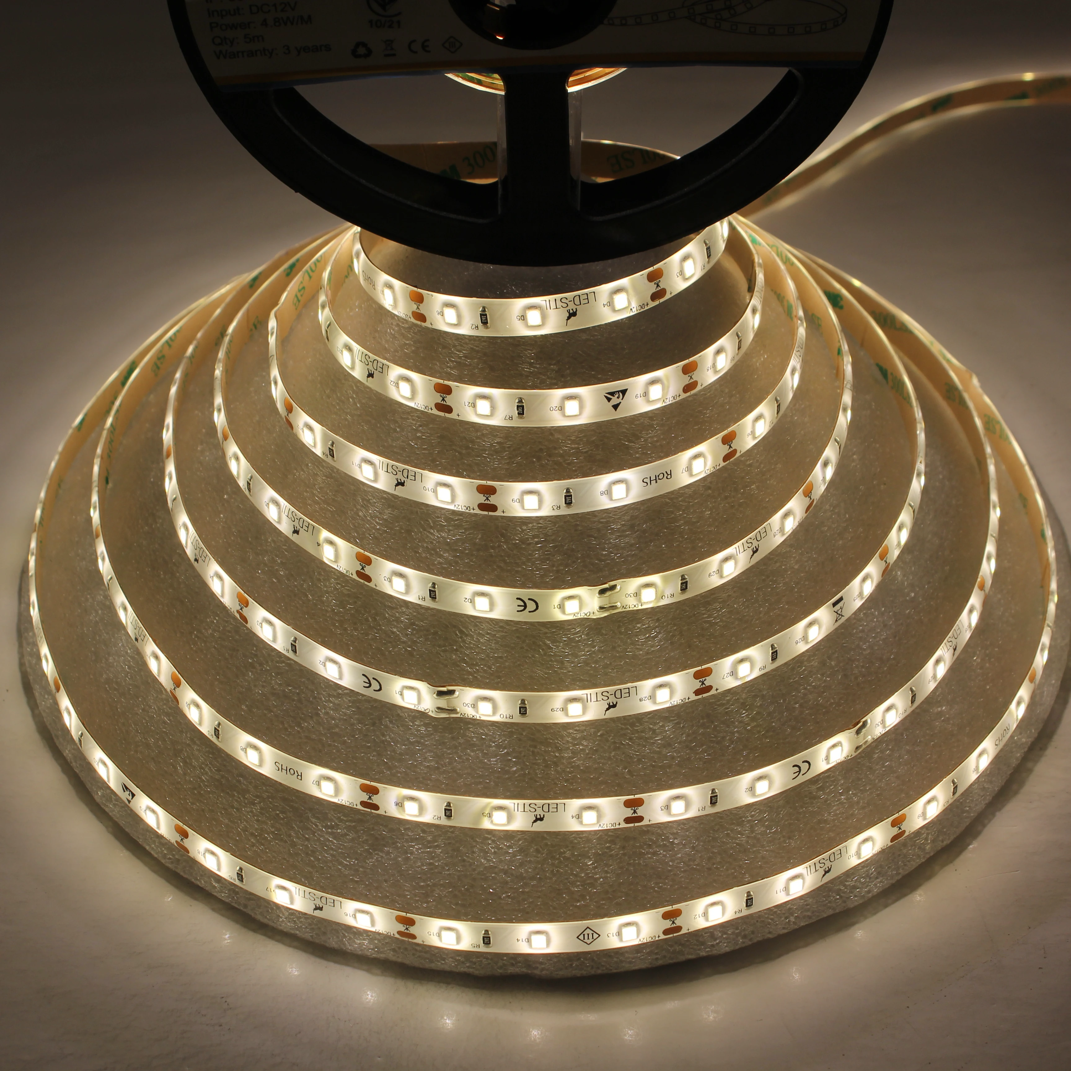 Світлодіодна стрічка LED-STIL 4000K 4,8 Вт/м 2835 60 діодів IP65 12 Вольт 450 lm нейтральне світло