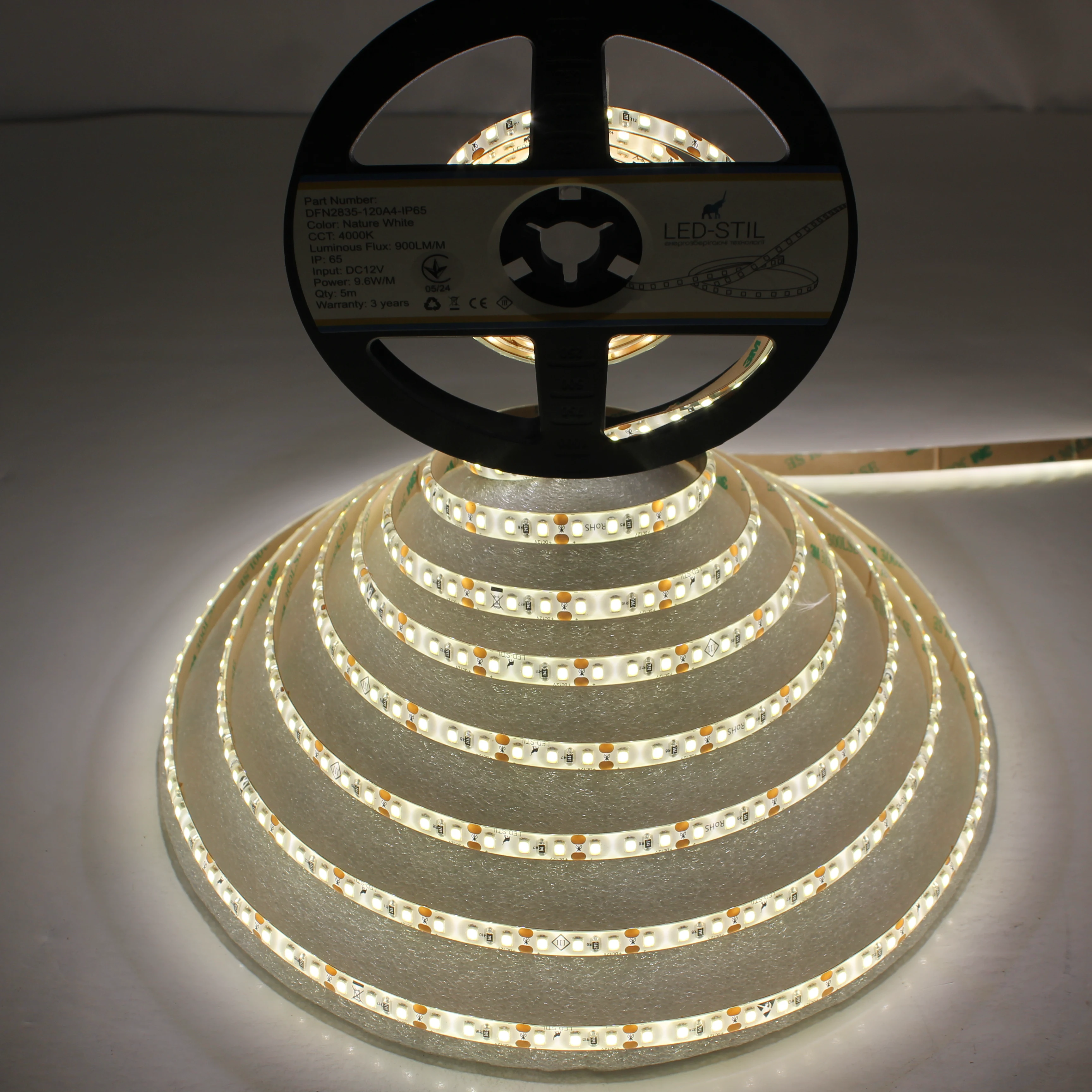 Світлодіодна стрічка LED-STIL 4000K 9,6 Вт/м 2835 120 діодів IP65 12 Вольт 900 lm нейтральне світло